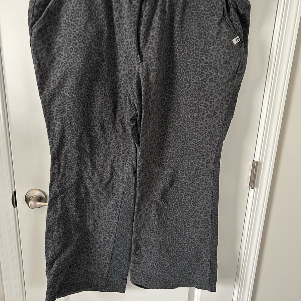 Torrid 2 pc animal print sweat set - Picture 2 of 2